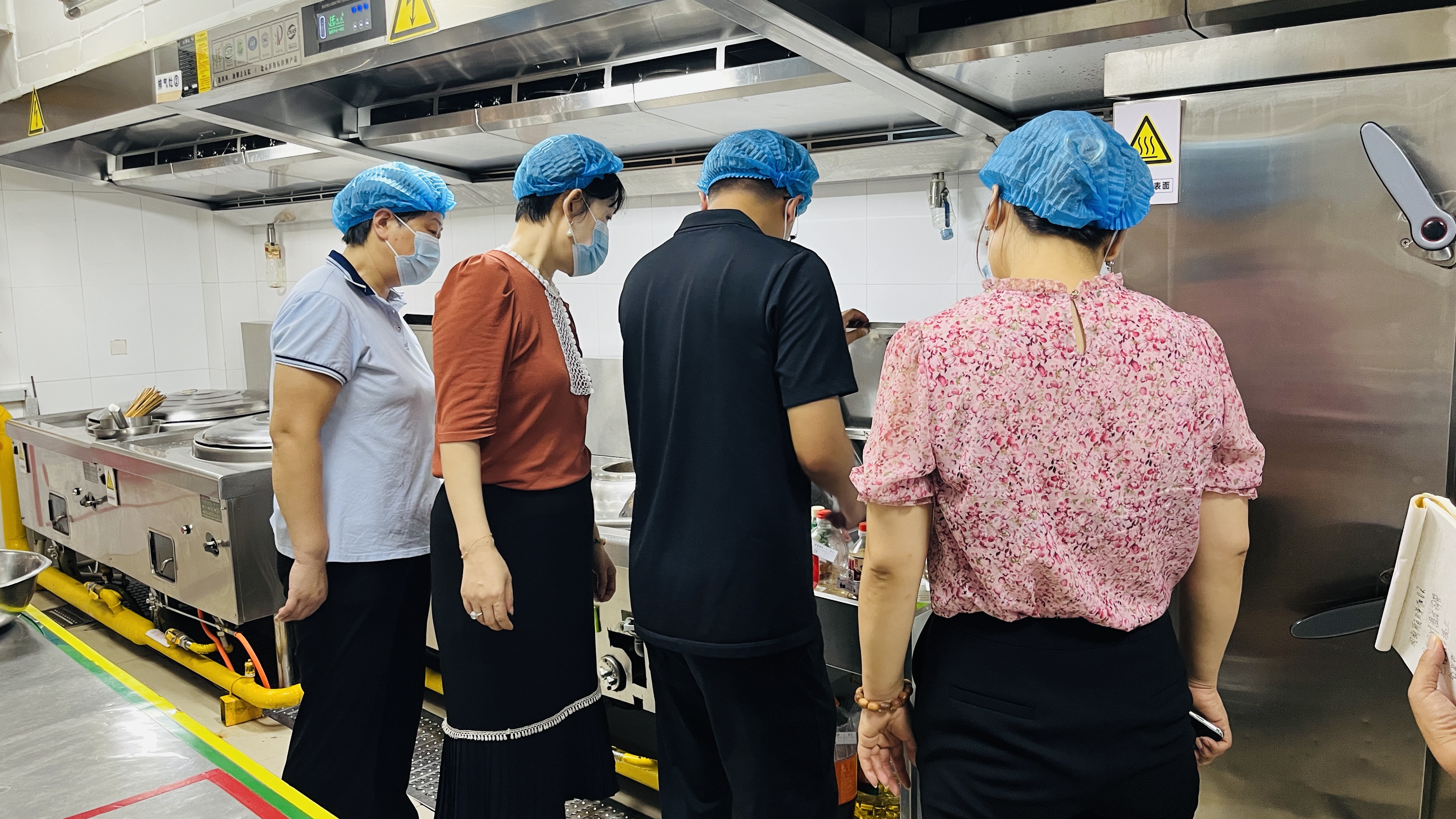 安全检查 落在“食”处——业达城发集团对幼儿园开展食品安全督导检查